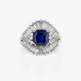 A ring with fine sapphire and diamonds. - photo 2