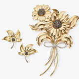 A demi-parure, consisting of a large brooch in the shape of a flower bouquet and matching earrings. Italy, 1940s - фото 1