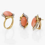 A set consisting of a ring and stud earrings decorated with diamonds and corals. America, 1950s - 1960s - photo 2