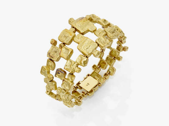 A parure consisting of a necklace, bracelet, brooch, pair of drop earrings, and a wristwatch. Switzerland and Germany, 1970s, necklace and wristwatch: OMEGA - photo 4