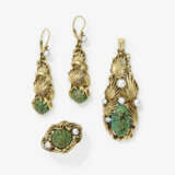 A parure consisting of a pendant, ring, pair of drop earrings with turquoises with matrix and cultured pearls. 1950-1970 - photo 1
