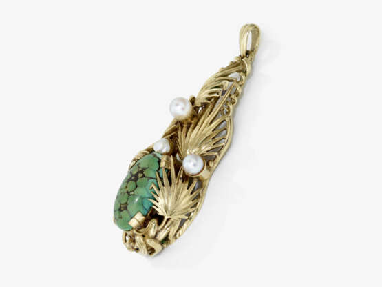 A parure consisting of a pendant, ring, pair of drop earrings with turquoises with matrix and cultured pearls. 1950-1970 - photo 2