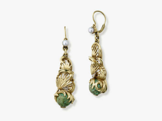 A parure consisting of a pendant, ring, pair of drop earrings with turquoises with matrix and cultured pearls. 1950-1970 - photo 4