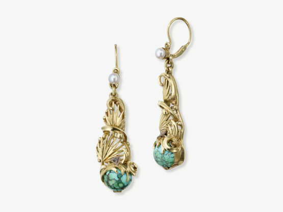 A parure consisting of a brooch, pendant, pair of drop earrings, ring with turquoises with matrix and cultured pearls. Germany, 1950s to 1970s - photo 4