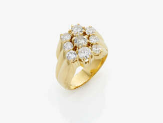 A Vintage cocktail ring decorated with brilliant-cut diamonds. Germany, 1970s