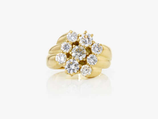 A Vintage cocktail ring decorated with brilliant-cut diamonds. Germany, 1970s - photo 2