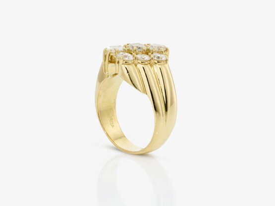 A Vintage cocktail ring decorated with brilliant-cut diamonds. Germany, 1970s - photo 3