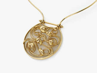 A necklace with a round glass central piece. Italy, 1980s