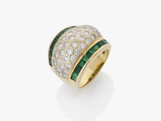 A cocktail ring decorated with emeralds and brilliant-cut diamonds. Italy, 1980-1990s