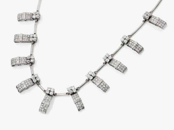 A necklace with fifteen diamond-studded links in geometric patterns. - photo 1