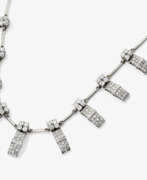 Колье и цепочки. A necklace with fifteen diamond-studded links in geometric patterns.