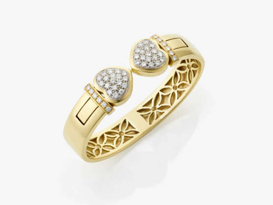 A bangle with heart-shaped ends. - photo 1