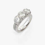 A ring with brilliant-cut diamonds. - photo 1