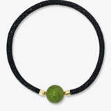 A black ray leather necklace with interchangeable chrome diopside clasp. 20th/21st century - фото 3