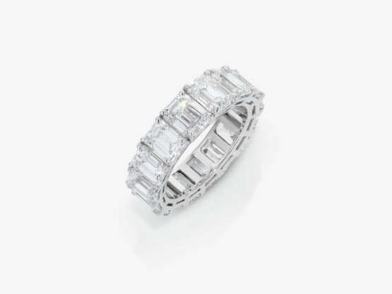 Puristischer Memoryring verziert mit 16 Diamanten im Emerald Cut. Belgien, ONLY JEWELS 2020er Jahre - Foto 1