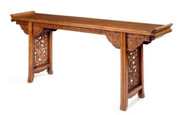 Altartisch aus Hartholz mit Drachenschnitzerei