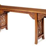 Altartisch aus Hartholz mit Drachenschnitzerei - Foto 1