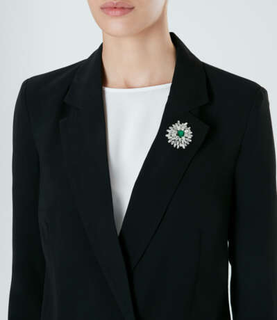 BOUCHERON BROCHE ÉMERAUDE ET DIAMANTS - photo 3