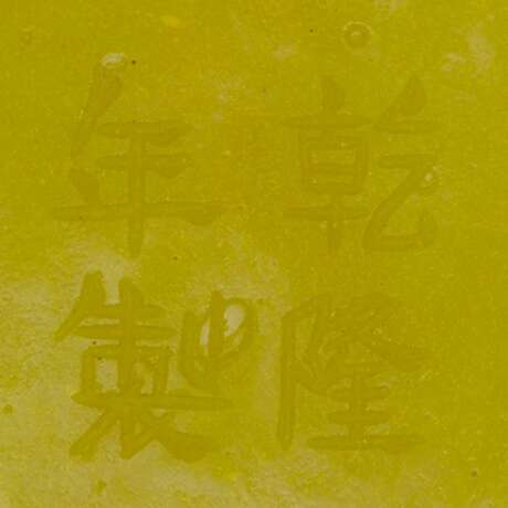 Pinselwascher aus gelbem PekinGelbgoldlas mit hellgelbem Stand - photo 2