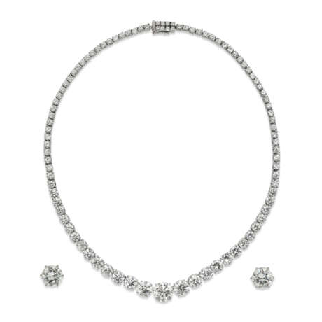 COLLIER ET PAIRE DE BOUCLES D’OREILLES DIAMANTS - photo 1