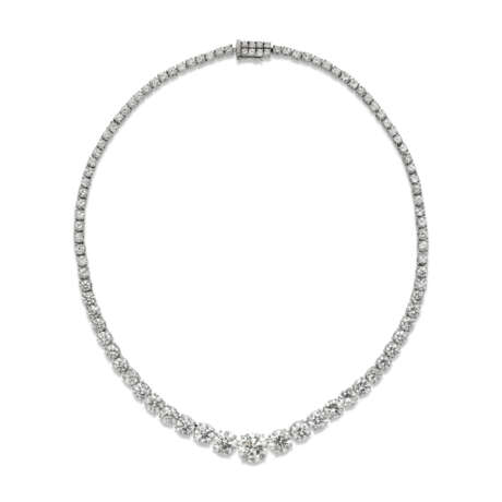 COLLIER ET PAIRE DE BOUCLES D’OREILLES DIAMANTS - photo 2