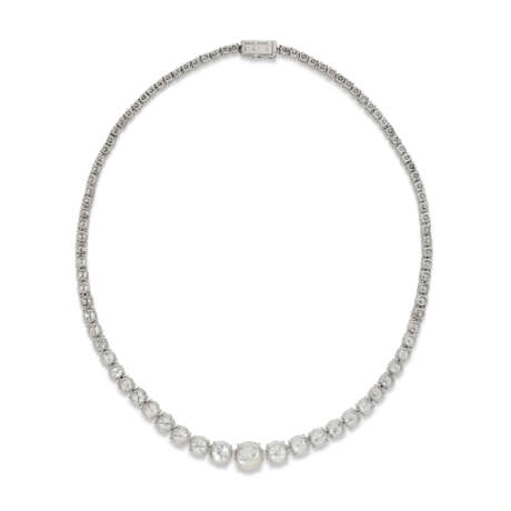 COLLIER ET PAIRE DE BOUCLES D’OREILLES DIAMANTS - photo 3