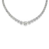COLLIER ET PAIRE DE BOUCLES D’OREILLES DIAMANTS - photo 4