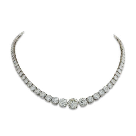 COLLIER ET PAIRE DE BOUCLES D’OREILLES DIAMANTS - photo 5