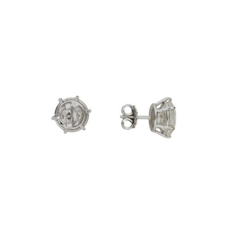 COLLIER ET PAIRE DE BOUCLES D’OREILLES DIAMANTS - photo 7