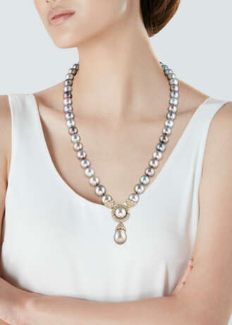 VAN CLEEF & ARPELS COLLIER PERLES DE CULTURE ET DIAMANTS - photo 5