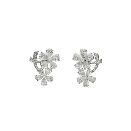 VAN CLEEF & ARPELS PAIRE DE BOUCLES D’OREILLES DIAMANTS ‘FLEURETTE’ - Foto 1