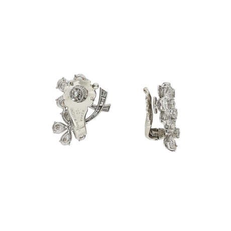 VAN CLEEF & ARPELS PAIRE DE BOUCLES D’OREILLES DIAMANTS ‘FLEURETTE’ - Foto 2