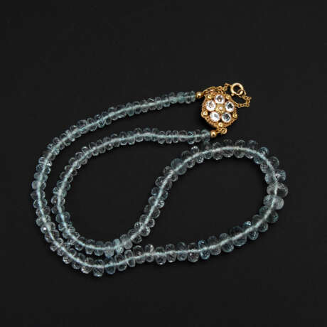 Halskette mit Aquamarinen an Zierschlos - photo 2