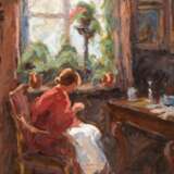 Monogrammist "V.H." Frau am Fenster", Öl/ Lw., monogr. u.r., 60x44 cm, Rahmen - photo 1