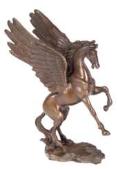 Bronze-Figur &quot;Pegasus&quot;, Nachguß, braun patiniert, auf naturalistischem Sockel bez. &quot;Milo&quot;, H. 19 cm