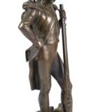 Bronze-Figur "Französischer Grenadier", 19. Jh., braun patiniert, auf Marmorplinthe, ges. 37x17,5x13,5 cm - photo 1