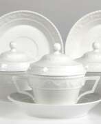 Porcelain products. 6 KPM-Suppentassen mit UT und Deckel, Kurland, weiß, blaue Zeptermarke