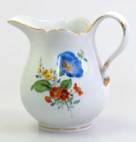 Meissen-Sahnekännchen, Bunte Blume 3, Goldrand, Neuer Ausschnitt, 1. Wahl, H. 9,5 cm - photo 1