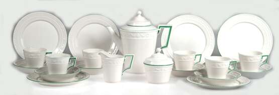 KPM-Service für 6 Personen, Jubiläumsausgabe 1780-1980, Kurland mit grünem Rand, 21-teilig, bestehend aus Kaffeekanne, Zuckerdose, Sahnekännchen und 6 Kaffeegedecken, blaue Zeptermarke und Reichsapfel in Grün - photo 1