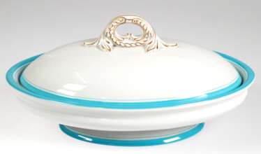 Terrine, oval, um 1900, ohne Marke, mit türkisfarbenen Rändern, floral verzierte Deckelbekrönung mit Goldstaffage, ges. 14x30,5x20,5 cm