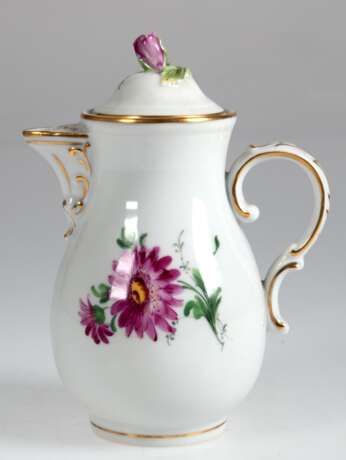 Mokkakanne, Dresden, Carl Thieme, Potschappel, Blumenmalerei mit Golddekor, H. 17,5 cm - photo 1