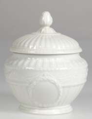 KPM-Bonboniere, Kurland, weiß, blaue Zeptermarke, H. 15,5 cm