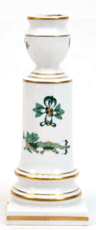 Meissen-Stabkerzenleuchter, Reicher Drache grün, goldschattiert, mit Goldrändern, 1. Wahl, Tülleninneres mit Gebrauchspuren, H. 15,5 cm - photo 1