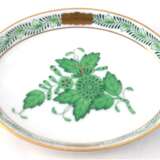 Aschenbecher, Herend, Apponyi grün und Goldstaffage, oval mit 2 Ablagen, L. 11,2 cm - photo 1