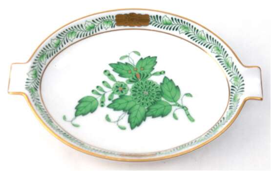 Aschenbecher, Herend, Apponyi grün und Goldstaffage, oval mit 2 Ablagen, L. 11,2 cm - photo 1