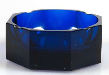 Aschenbecher, Moser Karlsbad, sign., blaues Glas, 8-eckig mit 4 Ablagen, neuwertig, 3,8x9,5x9 cm