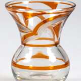 Kleine Vase, Moser, 1920er Jahre, mit bernsteinfarbenem Art-Deco-Dekor, H. 8,5 cm - photo 1