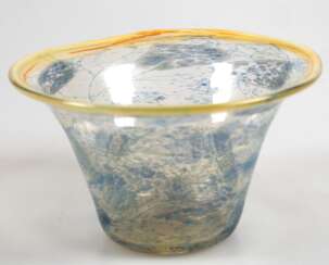 Glas-Schale, WMF Ikora, Unikat, mit hellblauen Einschlüssen und gelbem Rand, H. 8 cm, Dm. 14 cm