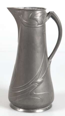 Jugendstil-Kanne, Zinn, um 1905, mit fließendem Jugendstilrelief, H. 28 cm - photo 1