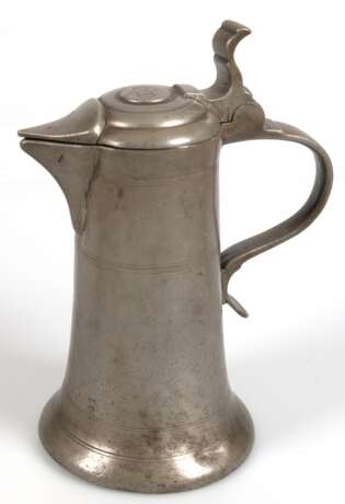Zinn-Schnabelstitze, 18. Jh., Rillendekor, gedellt, Deckel und Bandhenkel mit Reparaturlötstellen, Ges.-H. 25 cm - photo 1